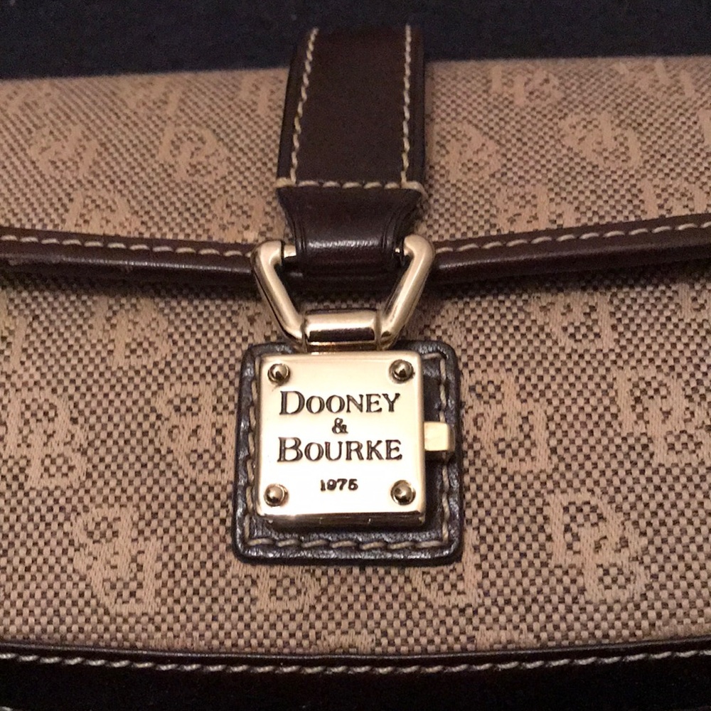 Dooney & Bourke NEW beautiful wristlet